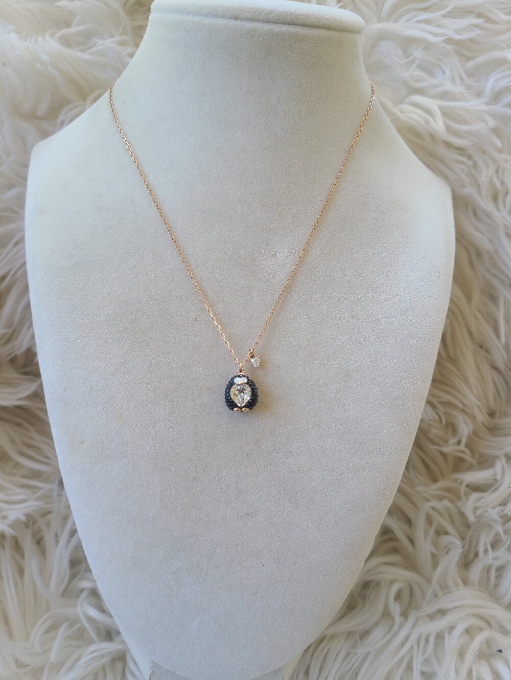 Swarovski Little Penguin Pendant 5412367 - Excellent Condition